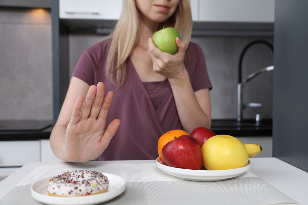 woman eating healthy fruits