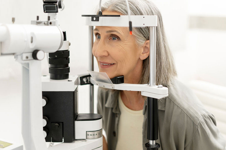 Eye doctor and her patient at Buffalo Ophthalmology